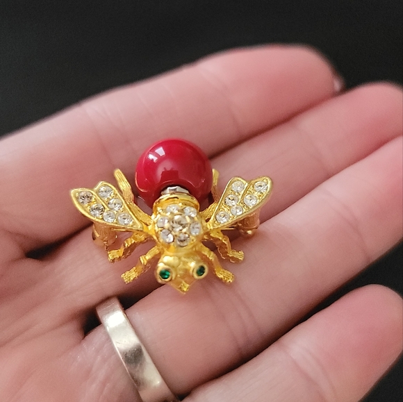 Joan Rivers Brooch - Picture 2 of 5